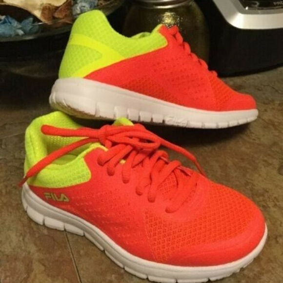 FILA GIRLS SHOES Youth Size 13Y *NEW* 13C - Picture 1 of 4